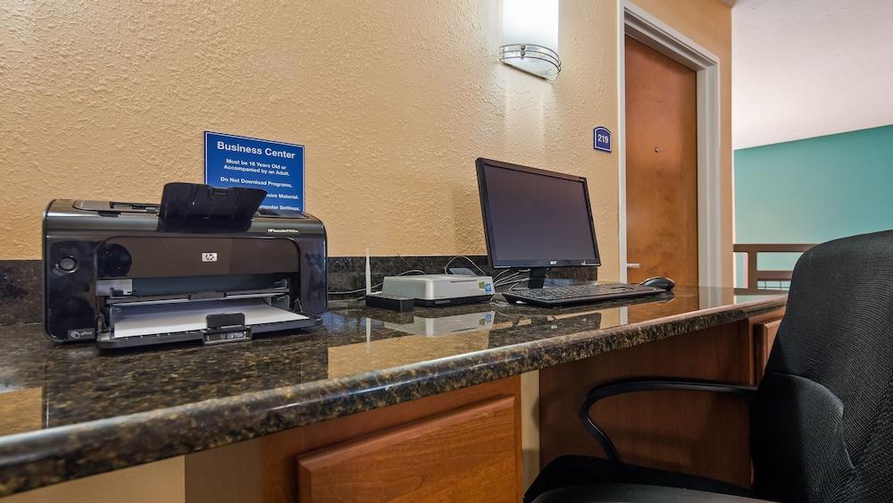 Super 8 By Wyndham Central City Exterior photo